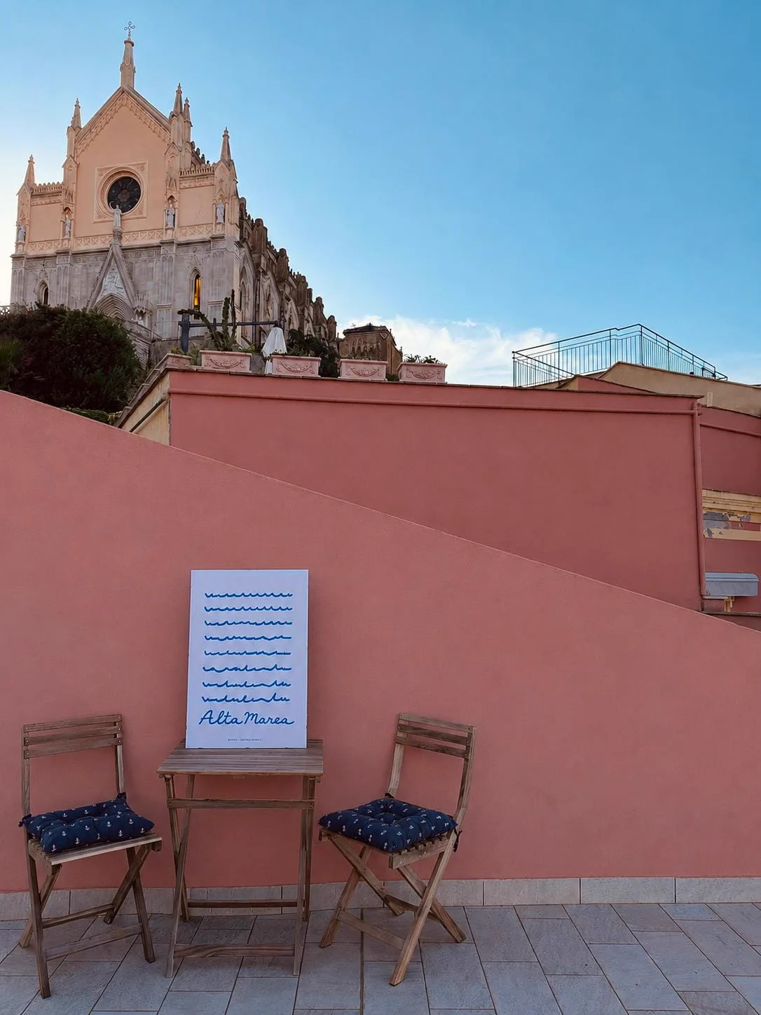 Terrazzo di AltaMarea con vista sul Tempio di San Francesco a Gaeta