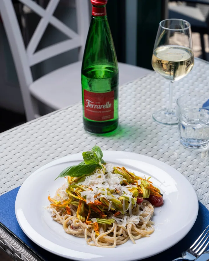 Long pasta with courgette flowers and cherry tomatoes
