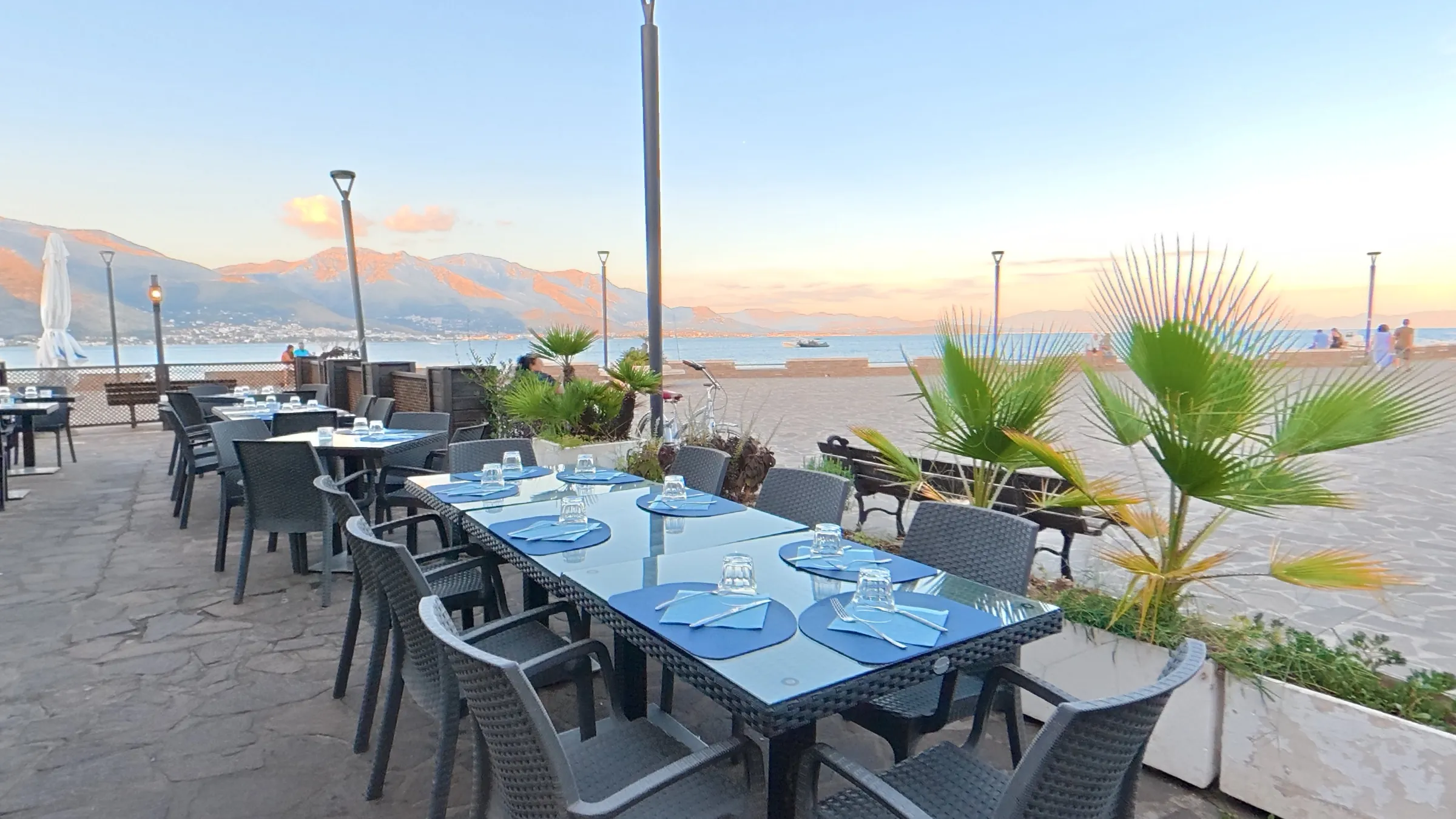 The tables on the Gaeta seafront at sunset, a frame from the 360° tour