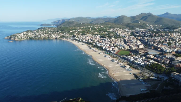 Spiaggia di Serapo a Geta vista da monte orlando