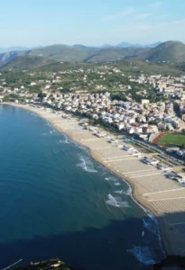 Spiaggia di Serapo a Geta vista da monte orlando