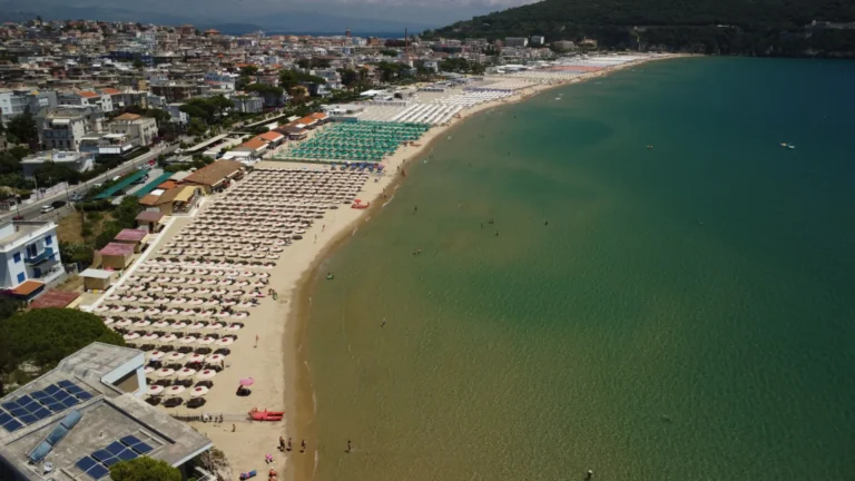 Immagine della SPiaggia di Serapo