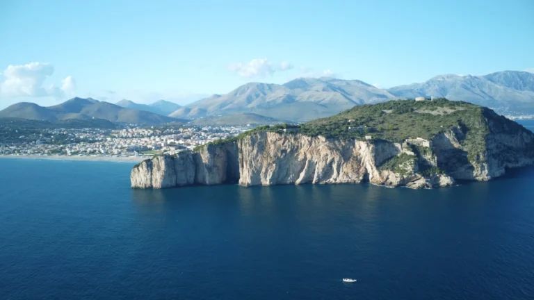 La Grotta del Turco: Leggenda e Mare nella Magia di Gaeta