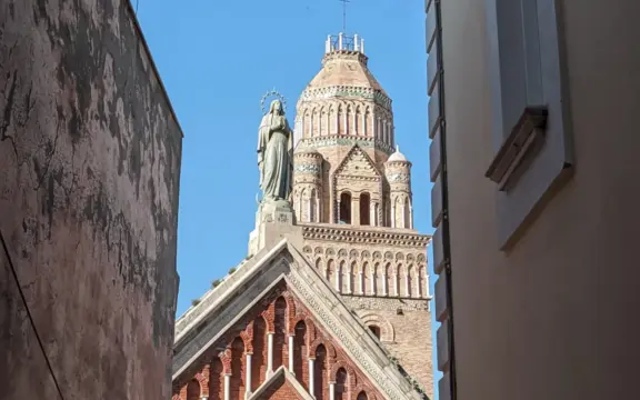 La Cattedrale di Sant’Erasmo e il Campanile: Storia e Bellezza a Gaeta