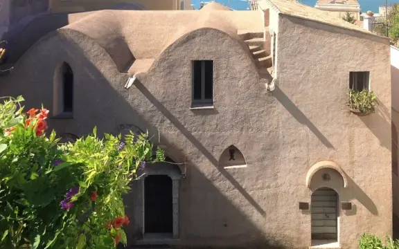 Ex Chiesa di San Giovanni Battista della Porta: Un Tesoro di Fede e Storia a Gaeta