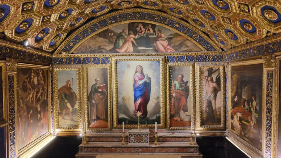 Immagine dell'interno della Cappella d'Oro a Gaeta