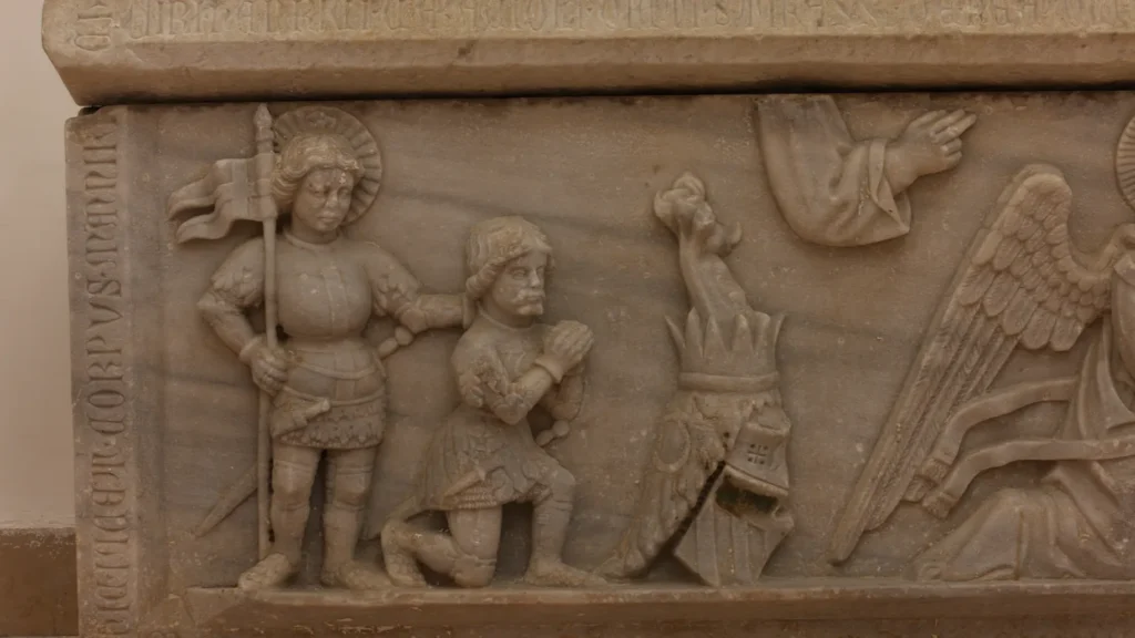 Immagine dei reperti storici all'interno del complesso monumentale della santissima annunziata