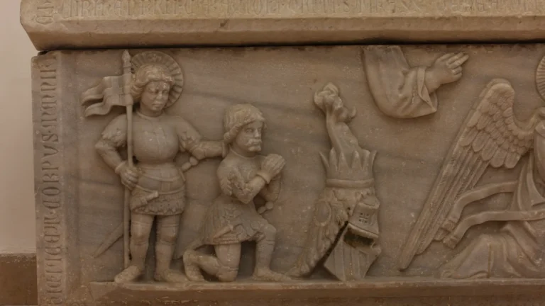 Immagine dei reperti storici all'interno del complesso monumentale della santissima annunziata