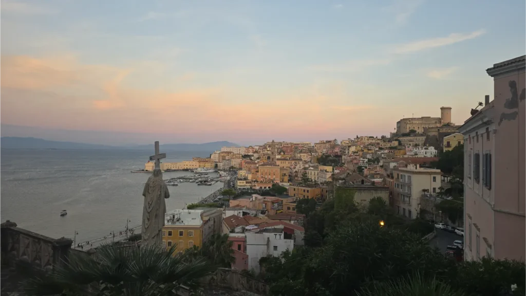 Vista di Gaeta Medievale dal tempio di san francesco a gaeta