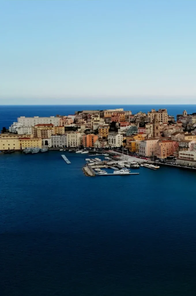 Immagine di Gaeta Medievale dal mare