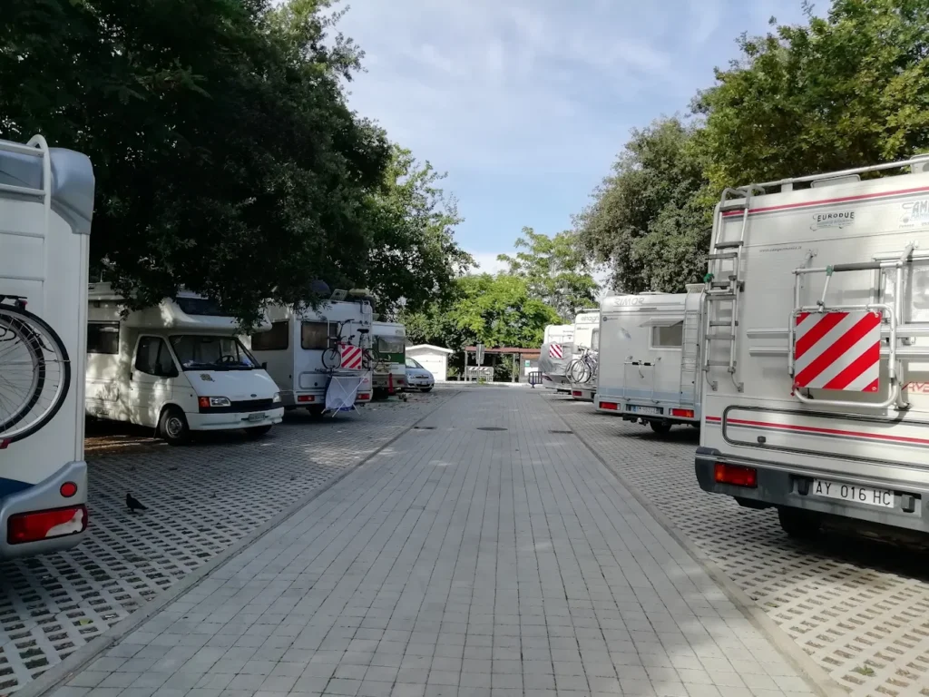 Parcheggio spaltoni area camper