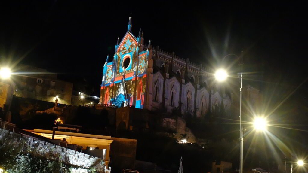The Tempio di San Francesco illuminated during Favole di Luce 2025-2026 in Gaeta