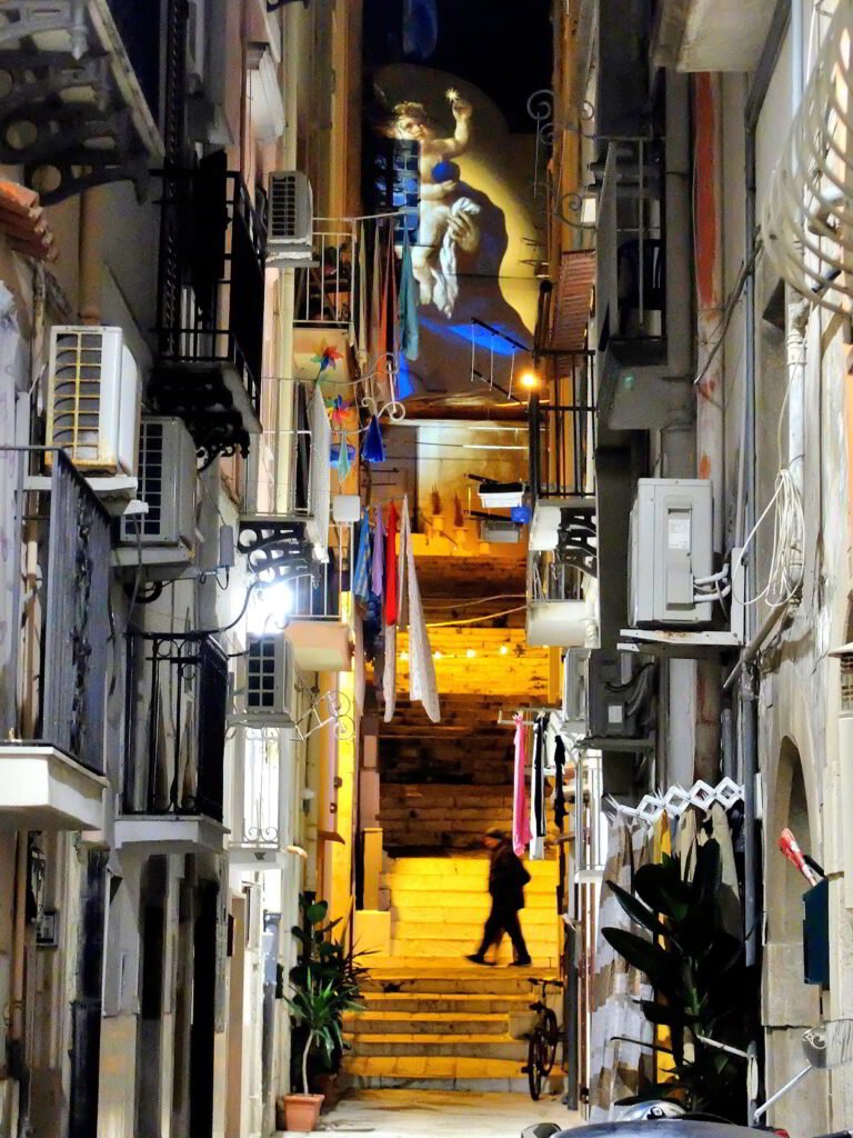 The alleys of Gaeta's historic centre illuminated for Favole di Luce