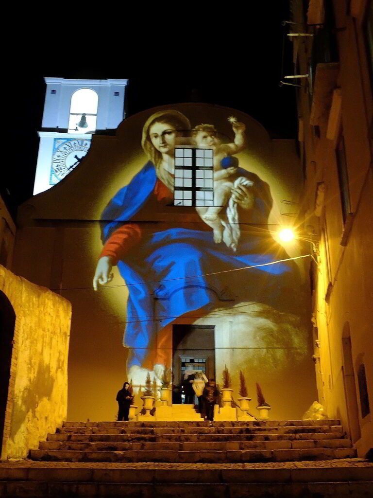 Light projection on the facade of a church in Gaeta during Favole di Luce