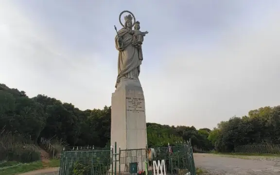 Statua di Santa Maria Ausiliatrice