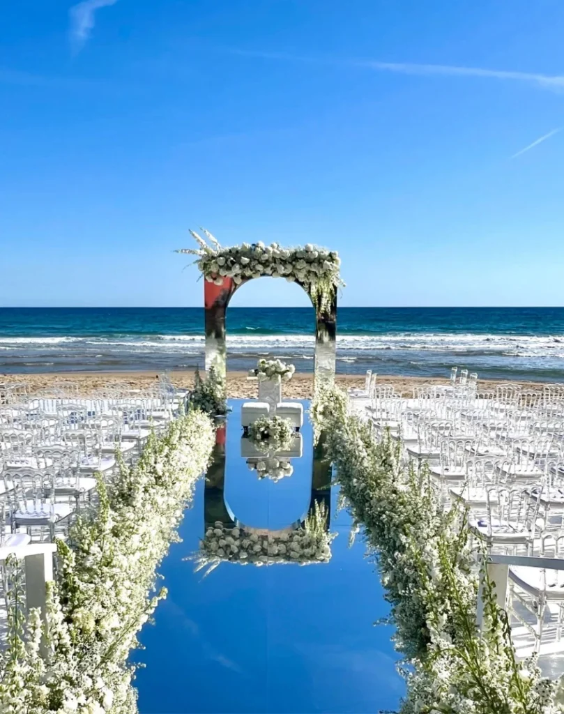 Allestimento per matrimonio sulla spiaggia all'Aenea's Landing Resort a Gaeta